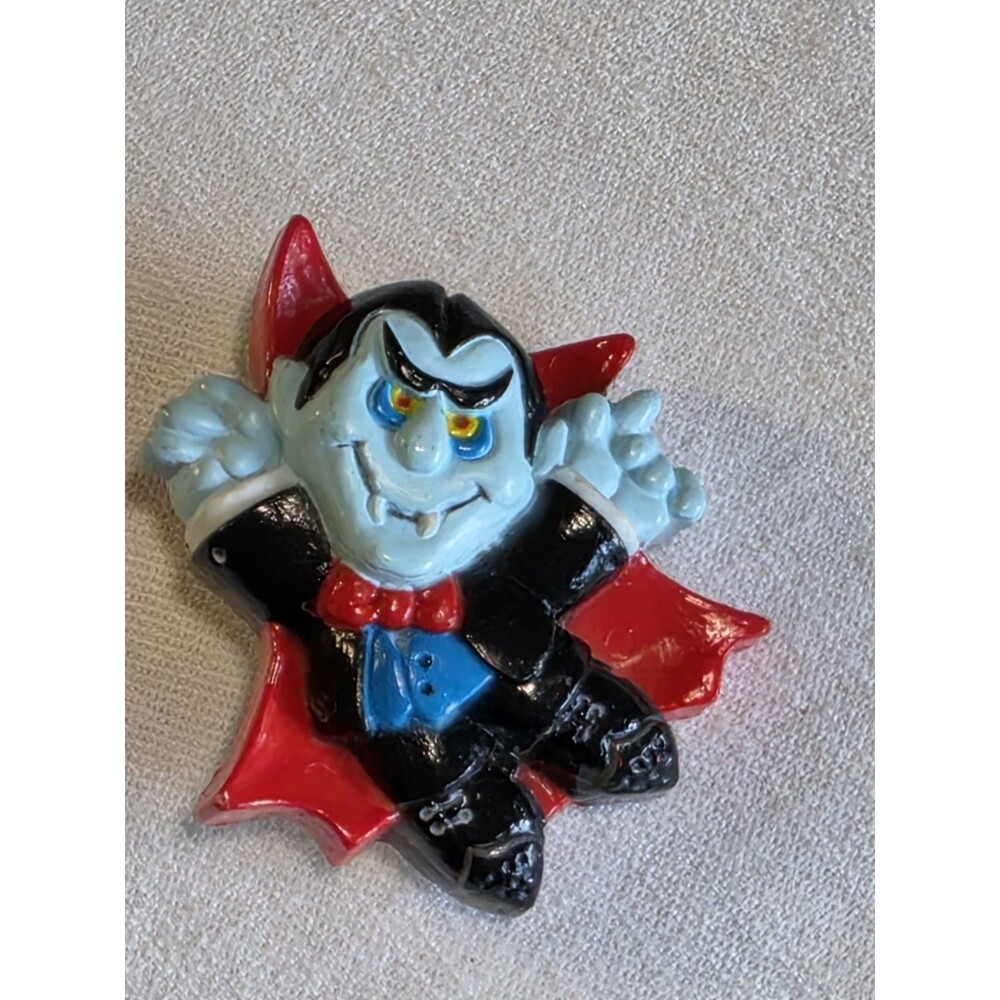 Vintage 1981 Hallmark Vampire Dracula Halloween Brooch Pin Plastic Figural 3D